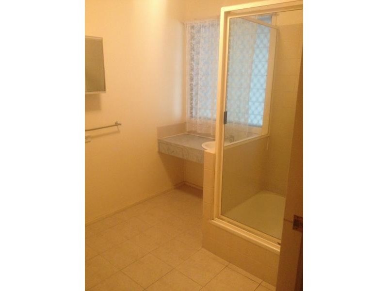 2/395 Perrier Avenue, Frenchville QLD 4701